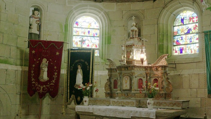 Blick auf den Altar der Pfarrkirche Saint Jean Baptiste