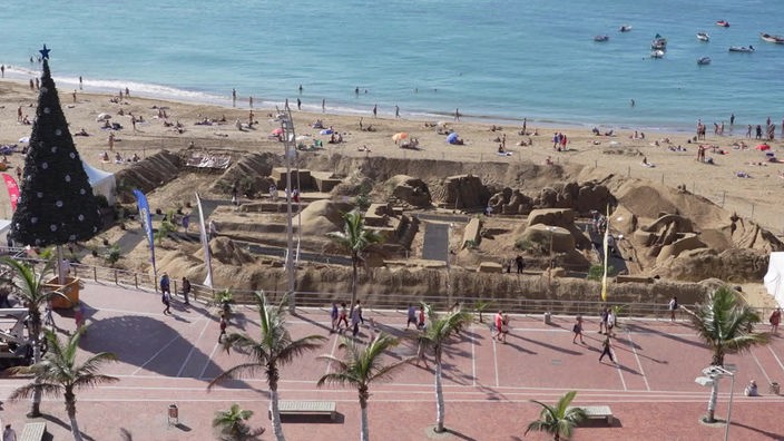 Strand mit Fläche für Sandskulpturen