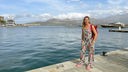 Im Hafen von Calvi an der Nordwestküste starten Ausflugsboote. Moderatorin Tamina Kallert entscheidet sich für eine Schnorcheltour.