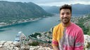 Moderator Ramon Babazadeh startet seine Reise durch Montenegro in der Bucht von Kotor, die als südlichster Fjord Europas bezeichnet wird.