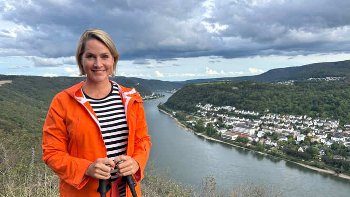 Für Wunderschön wandert Judith Rakers den wohl schönsten Abschnitt des Rheinsteigs – das Mittelrheintal zwischen Koblenz und Rüdesheim