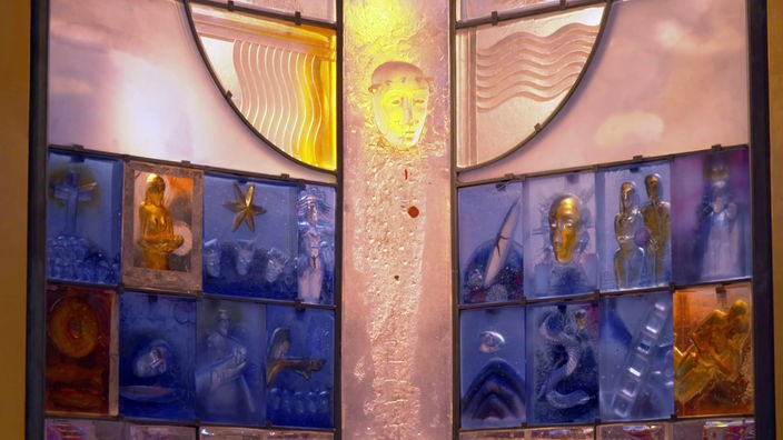 Detailaufnahme des gläsernen Altars