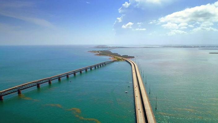 Kilometerlange Brücken verbinden kleine Inseln