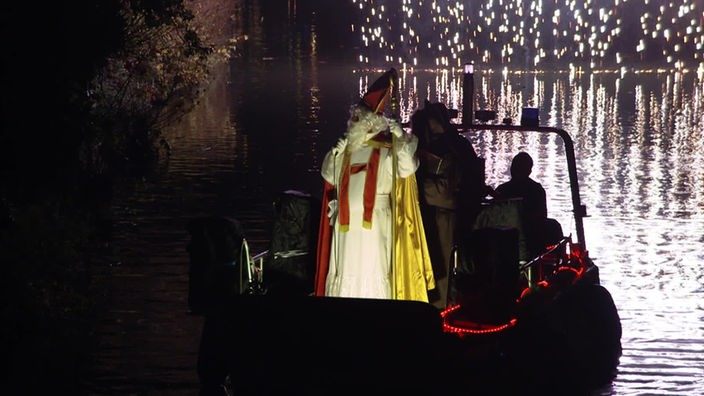 In Kleve kommt der Nikolaus mit dem Boot