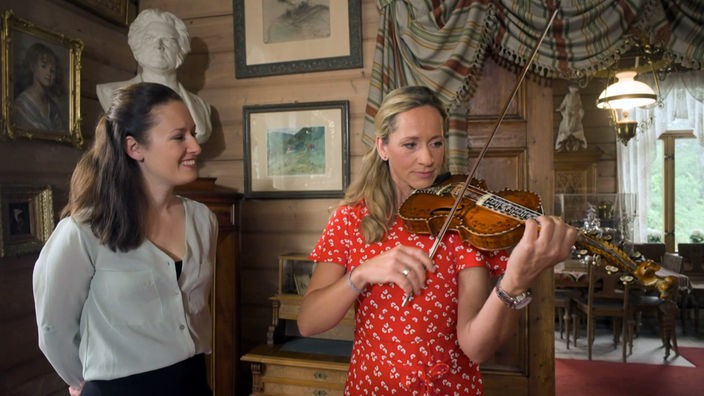Tamina spielt auf der Geige der norwegischen Stargeigerin Ragnhild Hemsing 
