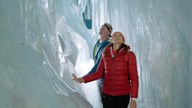 Tamina Kallert besucht die Eishöhle auf dem Hintertuxer Gletscher