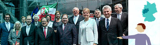 Die neue nordrhein-westfälische Landesregierung hat sich am 30.06.2017 in Düsseldorf  für ein Gruppenfoto postiert. 