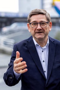 Josef Neumann (SPD) gewinnt den Wahlkreis Wuppertal III - Solingen II bei der NRW-Landtagswahl 2022