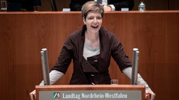 Nordrhein-Westfalen, Düsseldorf: Wibke Brems (Bündis 90/Die Grünen) redet zu den Abgeordneten. 