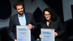 Shai Hoffmann (l) und Jouanna Hassoun (r) erhalten den Versöhnungspreis der Klaus Jensen Stiftung.