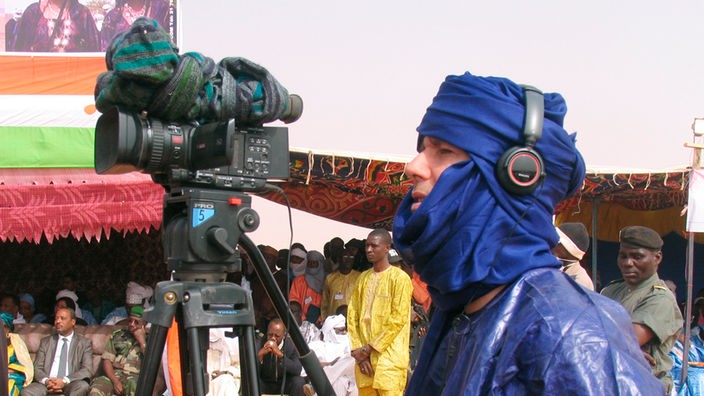 Dokumentarfilmer Marcel Kolvenbach bei den Dreharbeiten in Afrika
