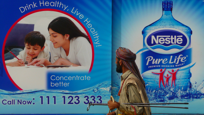 Werbung in Pakistan für abgepacktes Wasser