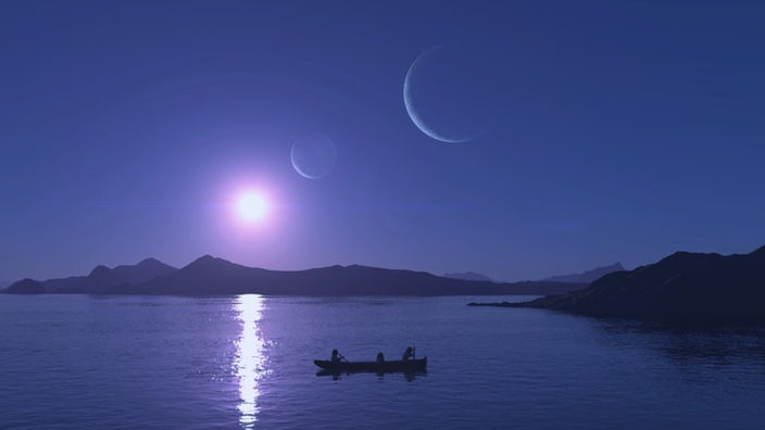 Bootsfahrt bei Nacht im Mondschein