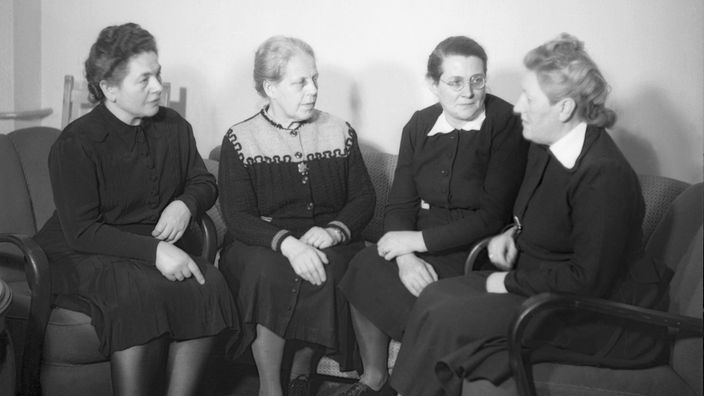 Die "Mütter" des Grundgesetzes (von links): Friederike Nadig (SPD), Helene Weber (CDU), Helene Wessel (Zentrum) und Elisabeth Selbert (SPD). 