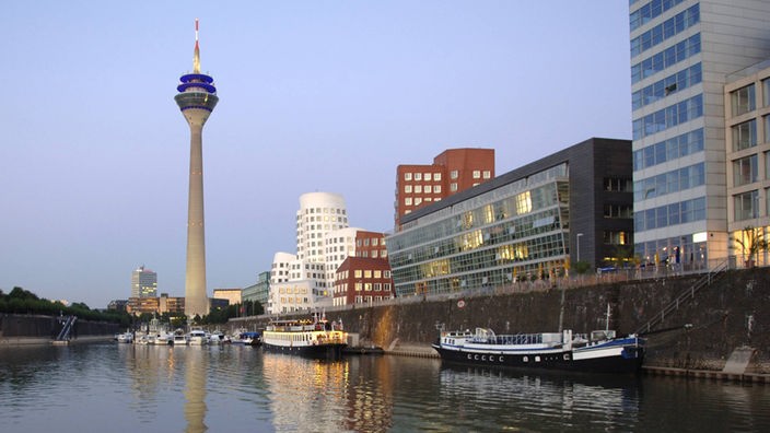 Fernsehturm im Düsseldorfer Medienhafen