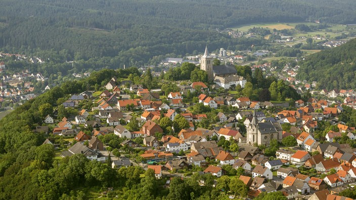 Luftbild, Obermarsberg mit Nikolaikirche und Stiftskirche St. Petrus und Paulus