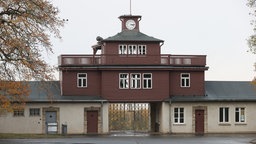 Das ehemalige Lagertor des Konzentrationslagers Buchenwald. 