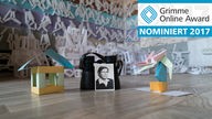 Erwin Hapke, Papierfaltkunst (Ausstellungsansicht), Aufschrift: nominiert für den Grimme Online Award 2017