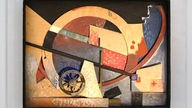 Dadaistisches Bild mit vielen farbigen Flächen und einem Holzrad in der linken unteren Ecke