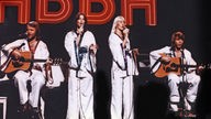 Die Mitglieder der schwedischen Popgruppe ABBA bei einem Auftritt in den 70ern