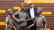 Barry Gibb 2013 an Bee Gees-Statue in Brisbane