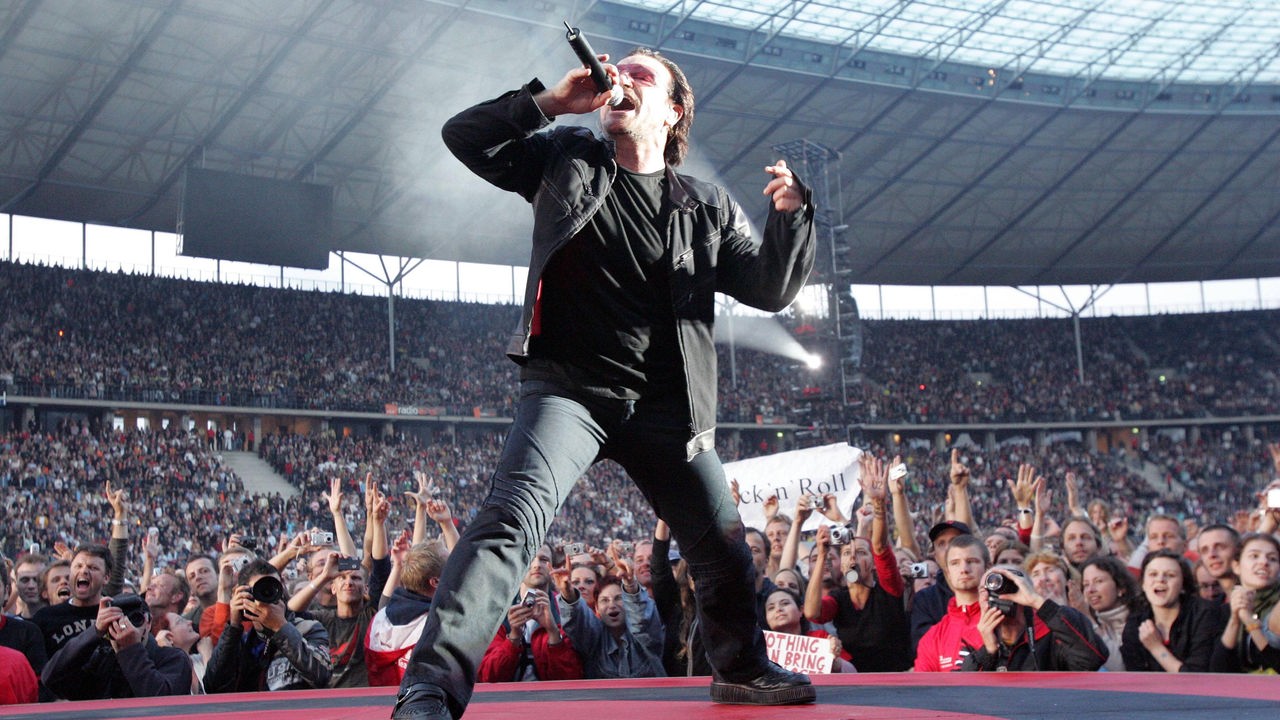 Sänger Bono Vox IRL/U2 anlässlich eines Konzerts in Berlin, 2005