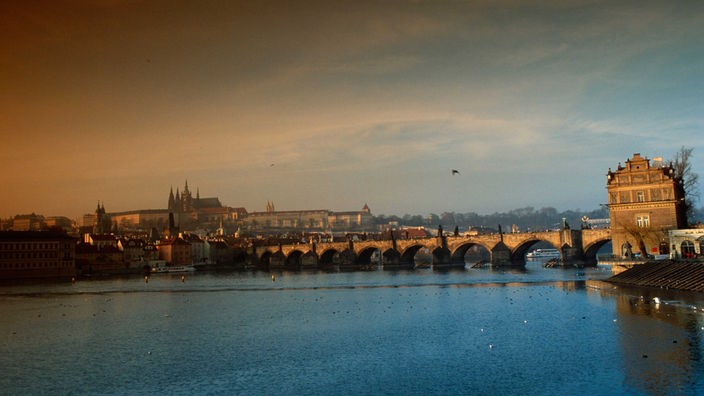 Bild auf Leinwand Prag und die Moldau aus romantischer Sicht von Letna Hill nach 