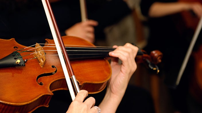 Symbolbild Sinfonische Musik: Eine Violinistin