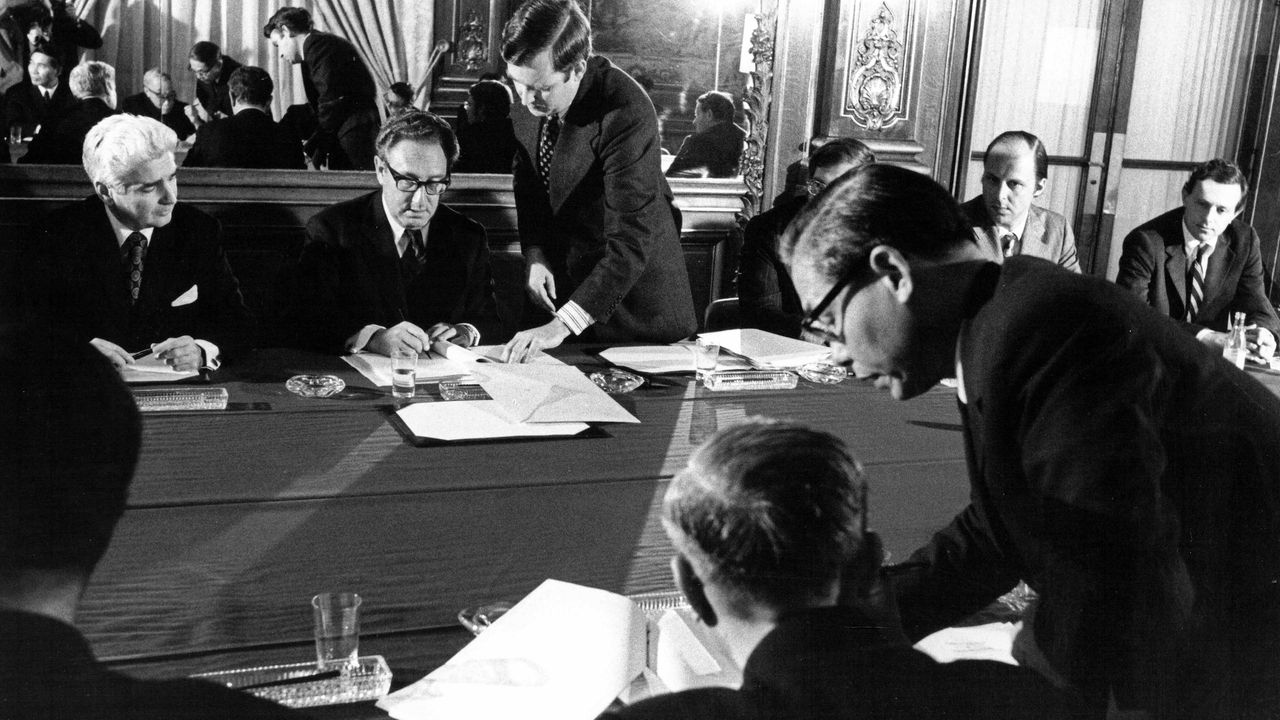 Henry Kissinger und Le Duc Tho einigen sich 1973 auf Waffenruhe im Vietnamkrieg