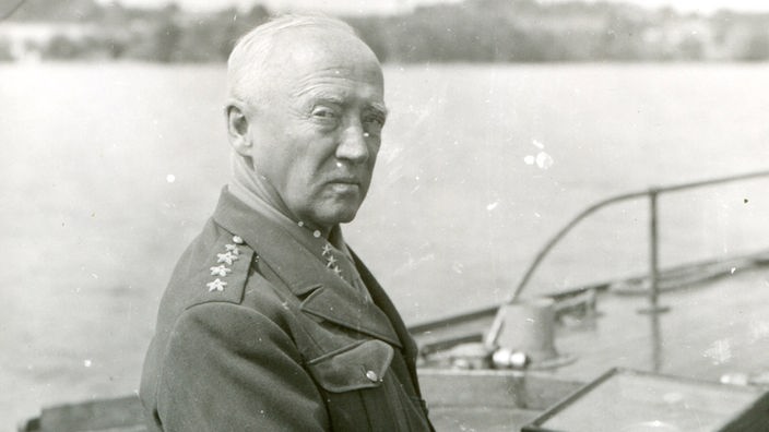 George Smith Patton im Motorboot auf dem Attersee, 1945