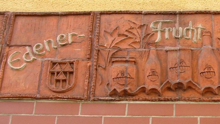 Relief am Genossenschaftshaus in Oranienburg-Eden in Brandenburg