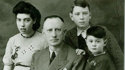 Zu sehen ist die Familie Steinberg auf einem alten Familienportrait. 