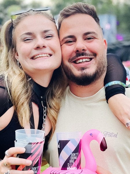 Alex Beck Ferreira mit einer Freundin beim Ferik Festival.