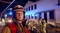 Hendrik Rawe von der Löschgruppe Köln-Kalk in Feuerwehrschutzkleidung bei einer Übung