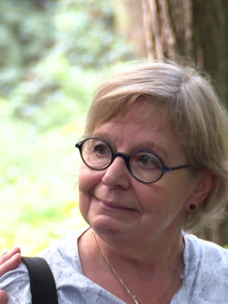 Hildegard van Lier schaut Karin Bonse an