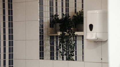 Eine renovierte Toilette im Riesener Gymnasium