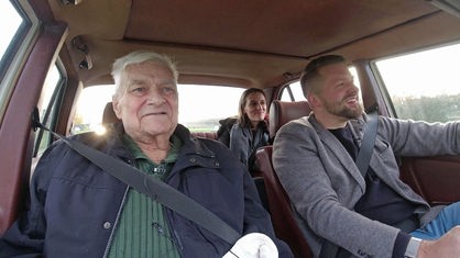 Fritz Obels und Jan-Gerrit Häke sitzen im Mercedes