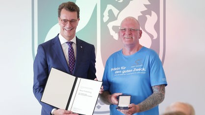 Oliver Trelenberg mit Ministerpräsident Hendrik Wüst