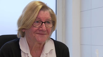 Die ehrenamtliche Hebamme Doris Kamman aus der Praxis der Malteser in Duisburg