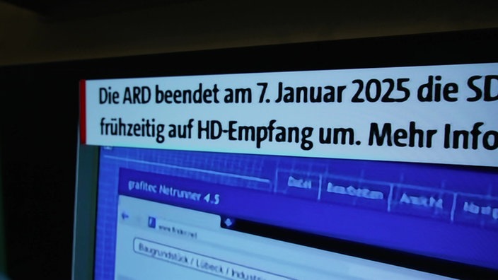 Zwei Zeilen Einblendung auf einem Fernsehbildschirm