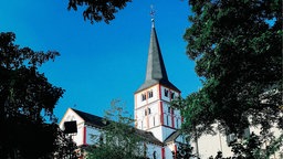 Blick auf die Kirche in Bonn-Schwarzrheindorf