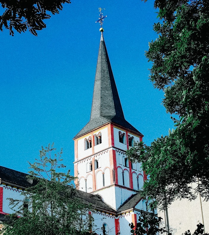 Blick auf die Kirche in Bonn-Schwarzrheindorf