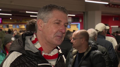 Fortuna Düsseldorf-Fan Hansi Krug mit Fortuna-Schal