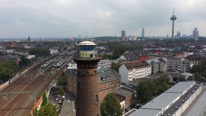 Warum steht mitten in Köln ein Leuchtturm? - Heimatliebe - Lokalzeit