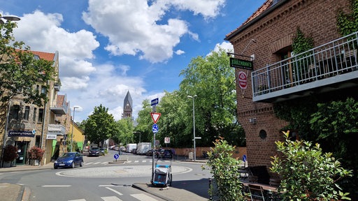 Das Bickendorfer Kreisel neben der Gaststätte Kääzmanns