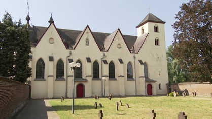 Das ehemalige Kloster und heutige Kirche Sankt Nikolaus in Köln-Dünnwald.