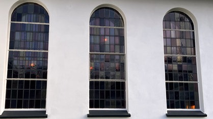 Die Kirchenfenster der ehemaligen Kapelle in Nenkersdorf 