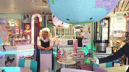 Claudia Timmermann in ihrem Diner in Remscheid, dem Bubble Gum