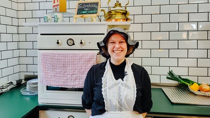 Sophie Kroh in ihrem Großmutter-Outfit