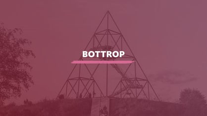 Das Tetraeder in Bottrop. Darauf der Schriftzug "Bottrop".